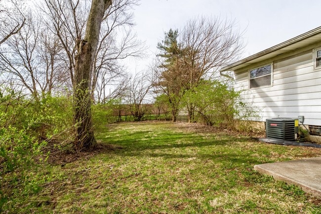 Building Photo - 1880 Queensrowe Pl