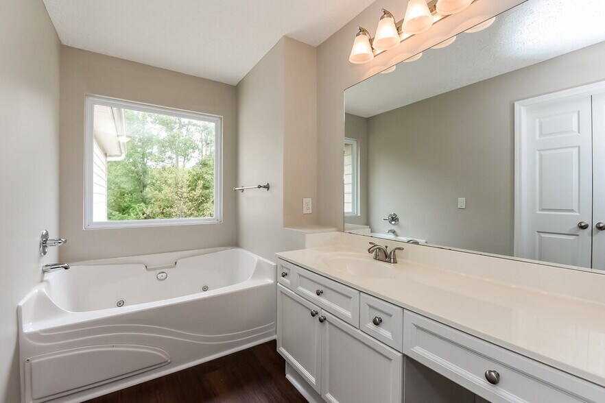 Building Photo - 7245 Legacy Dr