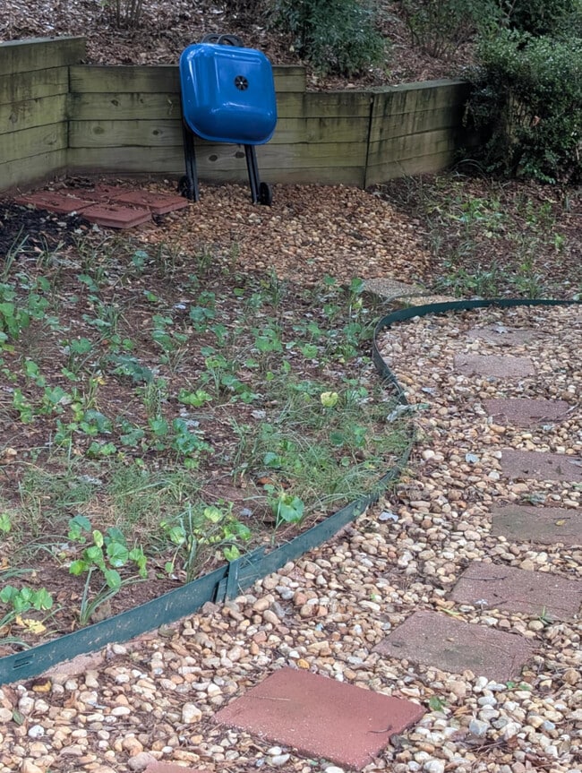 Building Photo - Room in House on Karl Ct