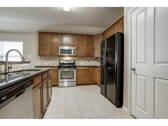 Building Photo - 1120 Villa Paloma Blvd