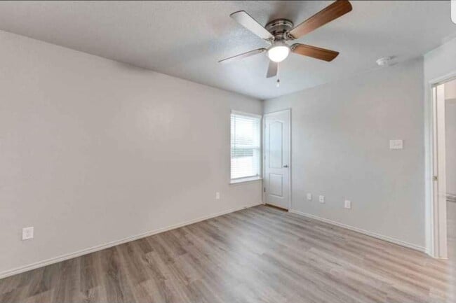 Building Photo - 613 Lost Trl