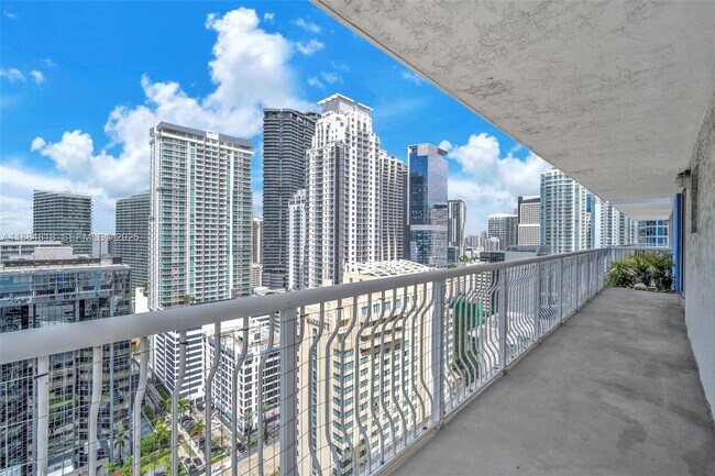 Building Photo - 1200 Brickell Bay Dr