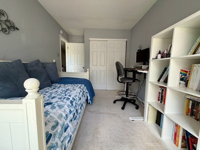Building Photo - Stunning 3-Bedroom Townhome Nestled in Andorra Woods! Available mid-August!