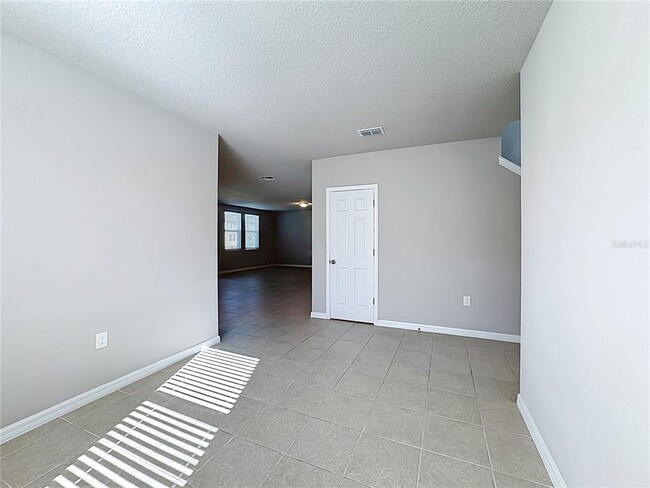 Building Photo - 5251 Meredrew Ln