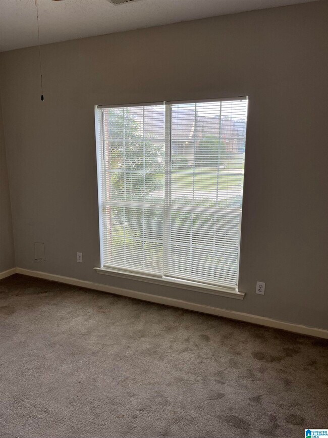 Building Photo - 996 McAllister Dr