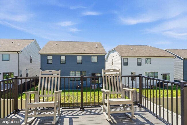 Building Photo - 870 Amity St