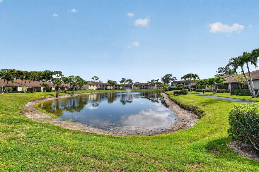 Building Photo - 704 Sunny Pine Way