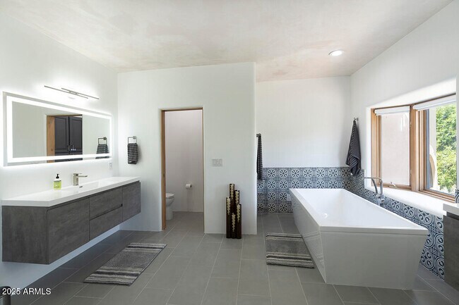 Building Photo - 10420 E Morning Vista Ln