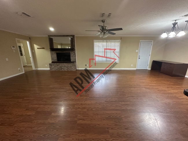 Building Photo - Gorgeous 3 Bedroom House!