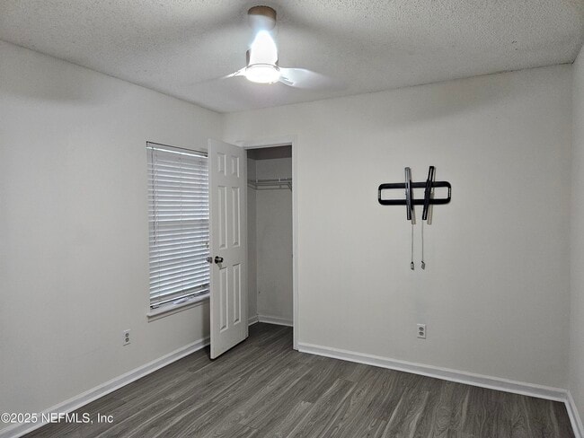 Building Photo - 1203 Stern Way
