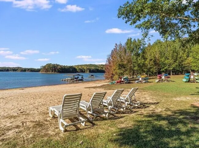 Building Photo - Beautiful and Spacious! Upgraded Multi-level Retreat with Lake Access, Golf, and Resort- Style Am...