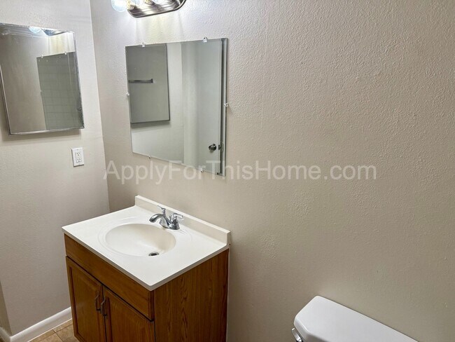 Building Photo - 2 Bedroom Apartment - Busch Gardens Area