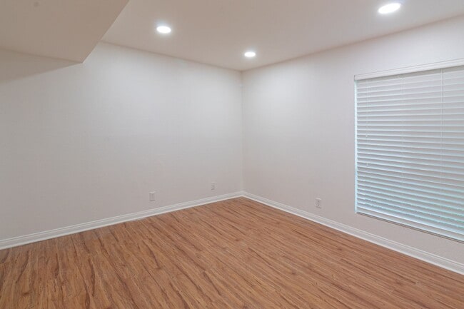 Building Photo - Recently Remodeled 3 Bedroom - Two Story B...