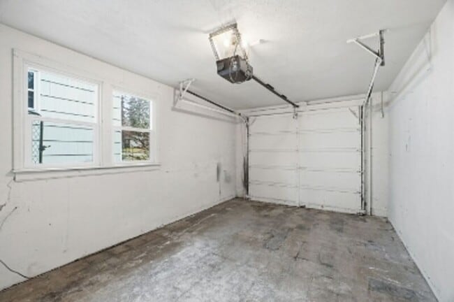 Building Photo - 1307 E Thurston Ave