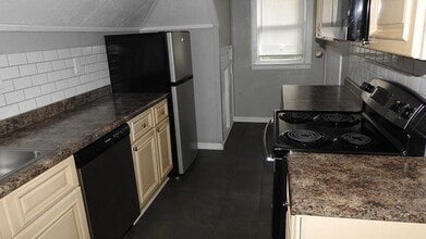 Building Photo - 425 N Morse Ave