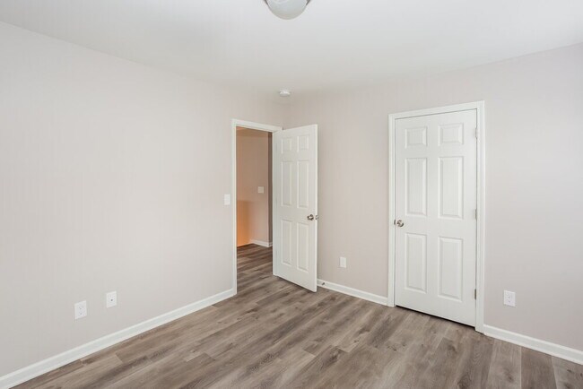 Building Photo - 926 Ramsgate Dr SW