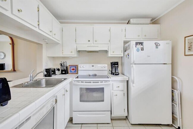 Building Photo - 9311 Orange Grove Dr