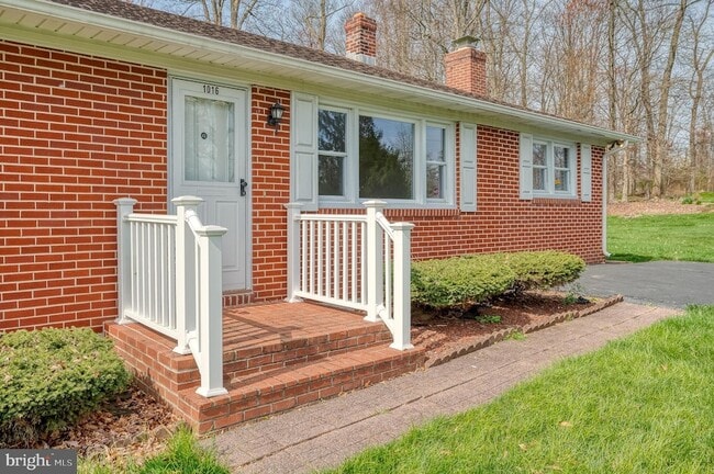 Building Photo - 1016 Winfield Dr