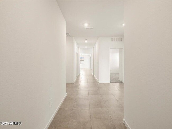 Building Photo - 41740 W Sonoran Trail