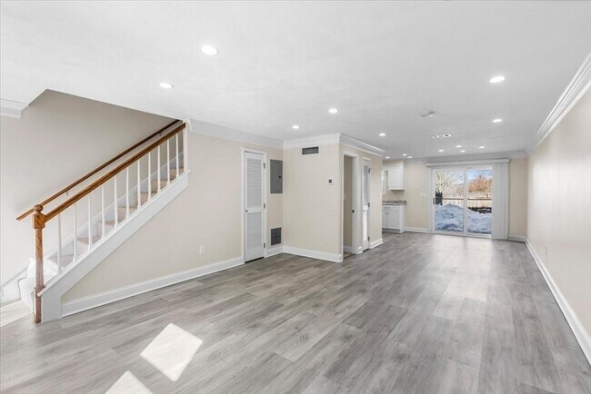 Building Photo - 8 Captain Cook Ln