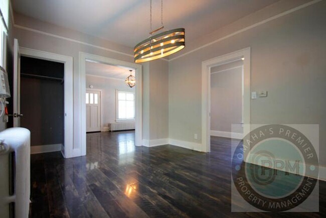 Building Photo - 2 Bed + an Office/ 1 Bath House by UNMC