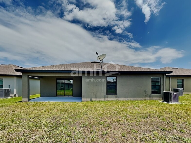 Building Photo - 733 Chatham Walk