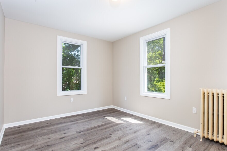 Building Photo - 34 Court Park