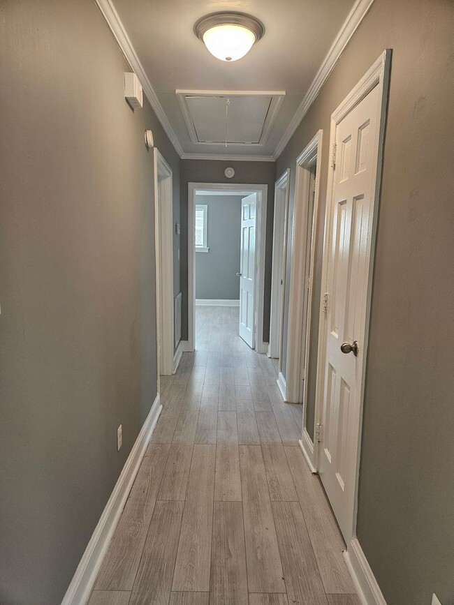 Building Photo - NEW LISTING!!!!!