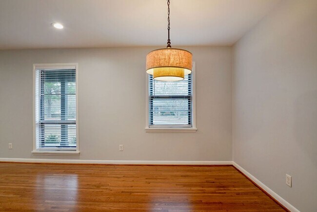 Building Photo - ?969 Oak Grove Road West Homewood!