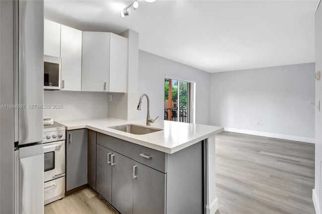 Building Photo - 7241 Miami Lakes Dr