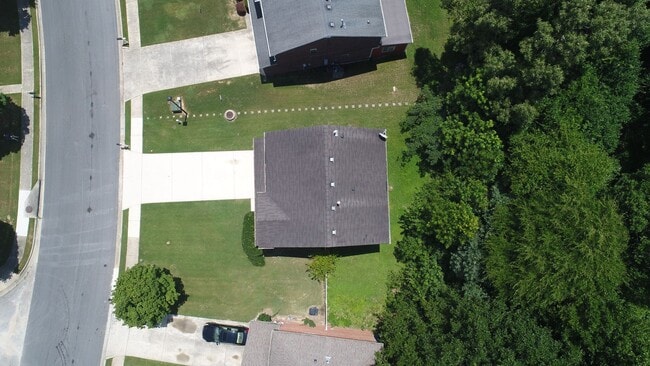 Building Photo - Available Now this Beautiful 4-Bedroom 2.5Baths Home in Stockbridge, GA!
