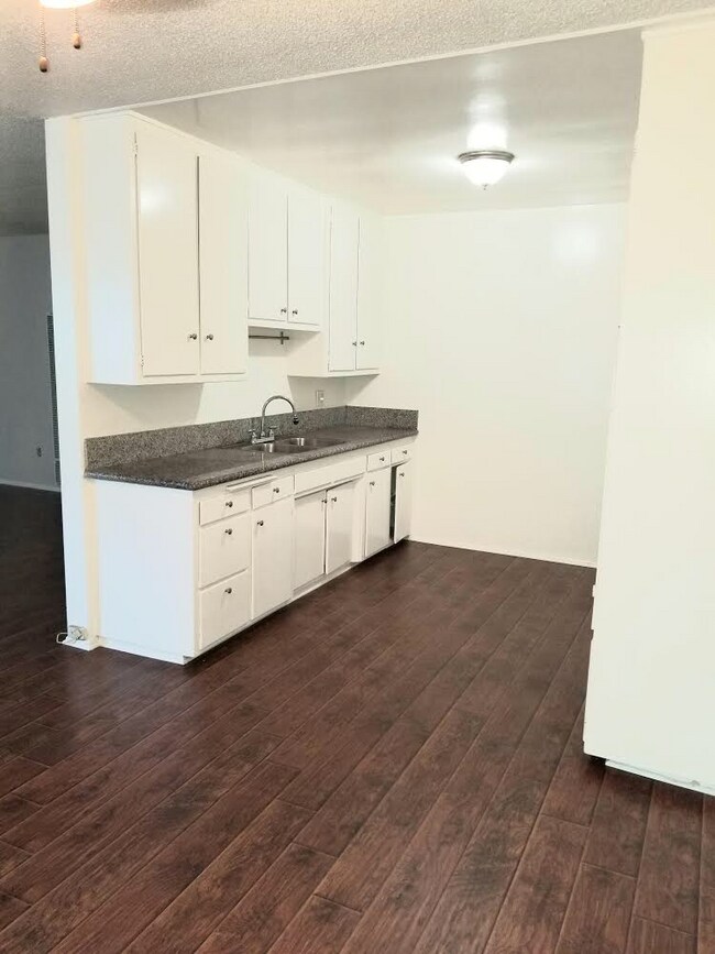 Building Photo - 11901 York Ave