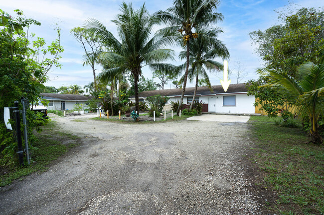 Building Photo - 4626 Poinsettia Ln