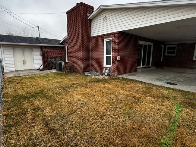 Building Photo - Rare FOUR Bedroom Single Family Home for Rent