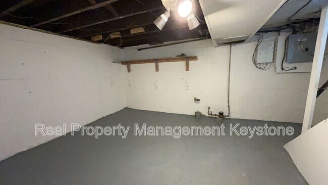 Building Photo - 625 Blanton St
