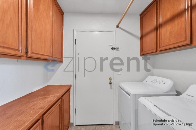 Building Photo - 115 Montego Dr