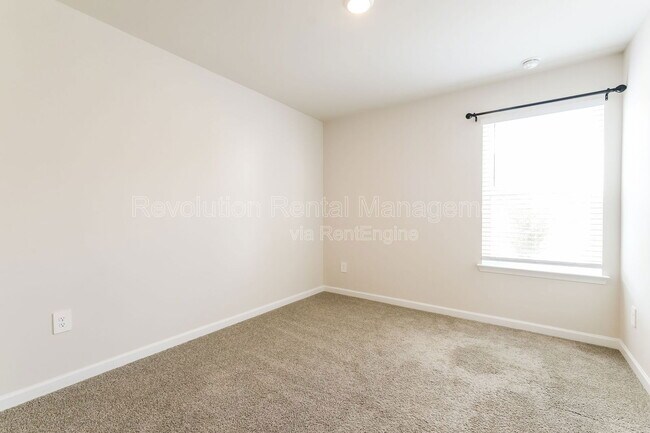 Building Photo - 3665 Shore Wood Ave