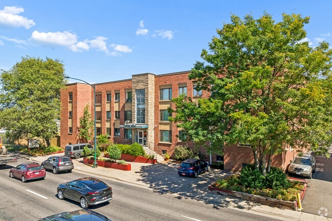Building Photo - The Capri Apartments