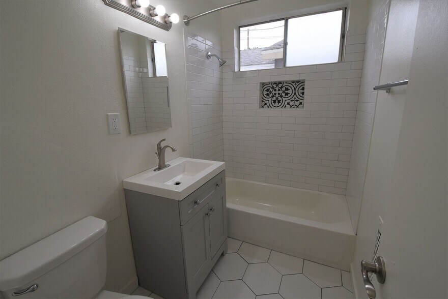 Building Photo - 5915 Fair Ave