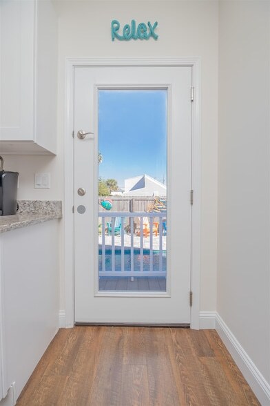 Building Photo - 6832 Middleton Ave