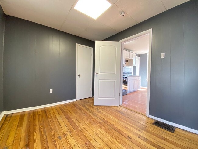 Building Photo - 4 Bedroom Home in Hammond