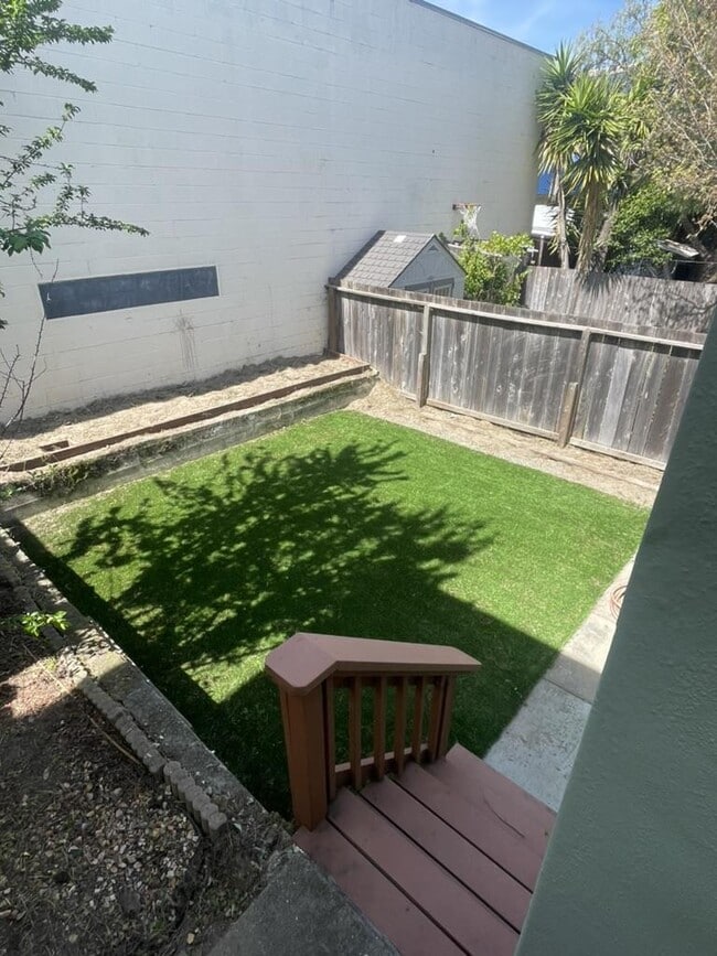 Building Photo - 265 Mastick Ave