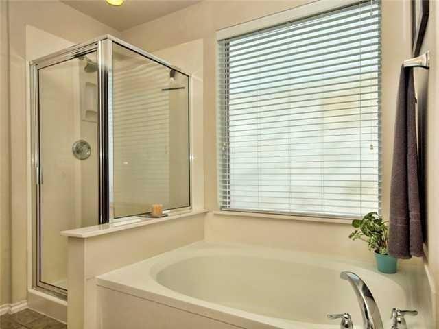 Building Photo - 533 Golden Creek Dr