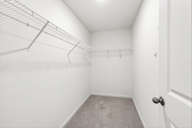 Building Photo - Charming 3BR End-Unit Townhome in Wake Forest!