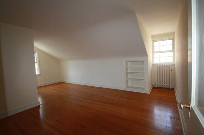 Building Photo - 1205 Long Hill Rd