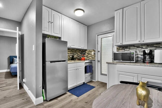 Building Photo - 201 SE 23rd St