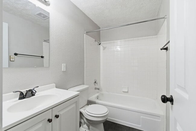 Building Photo - 2914 N Hogan St