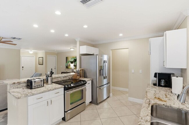 Building Photo - 660 100th Ave N