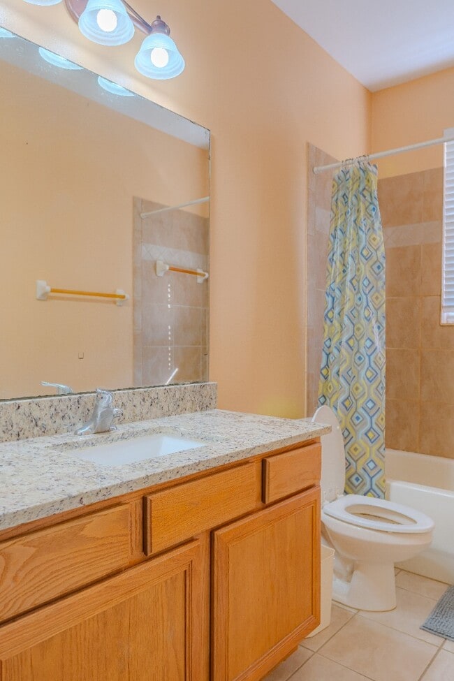 Building Photo - Modern 3-Bed Townhome with Garage & Patio in Casselberry – In-Unit Laundry, Central AC!