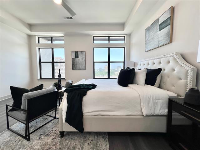 Building Photo - 3330 Oak Grove Ave